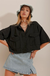 Trend Alaçatı Stili Women's Black Envelope Pocket Crop Poplin Shirt