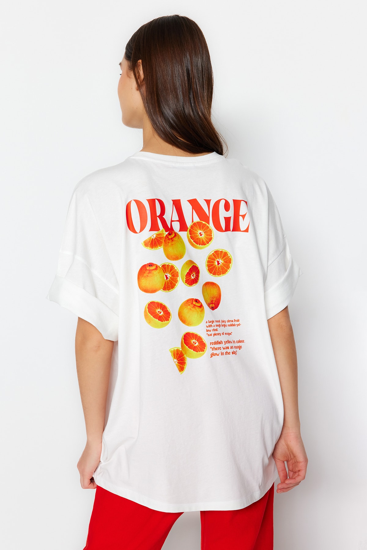 Trendyol Bílý 100% Bavlněný Přední a Zadní Potisk Oversized/Široký Střih Kulatý Výstřih Pletené Tričko