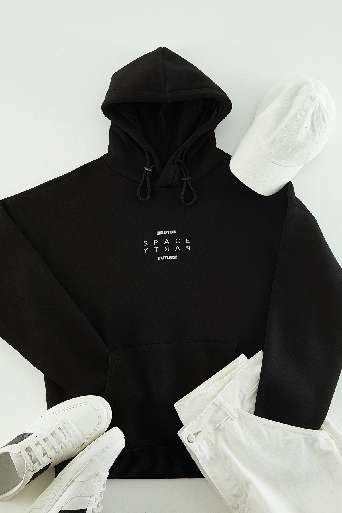 Trendyol Black Regular Fit Hooded Reflective Text Printed Sweatshirt