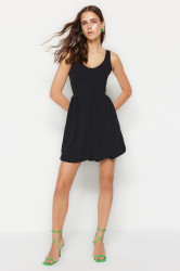 Trendyol černé otevírání pasu Mini tkané tkané šaty