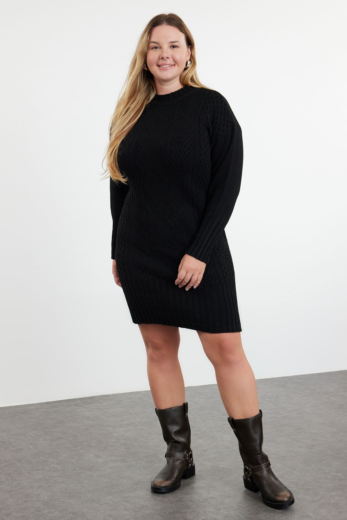 Trendyol Curve Black Knitted Detailed Crew Neck Knitwear Dress