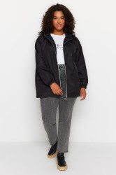 Trendyol Curve Black Wide Fit vodoodpudivý kabát s kapucí