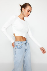 Trendyol Ecru Crop Heart Accessory Knitwear Sweater
