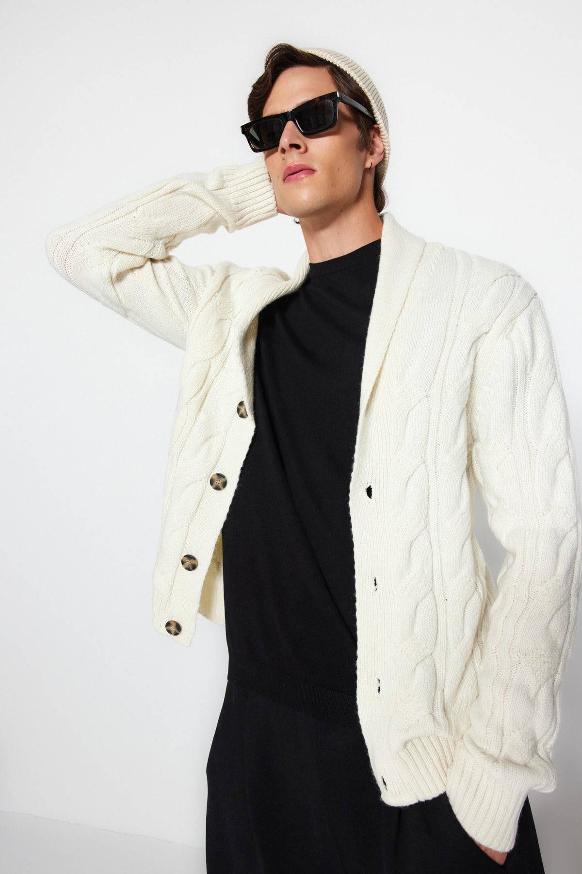 Trendyol Ecru Slim Fit pletený svetr s šálovým límcem