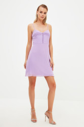 Trendyol Lilac knoflík Detailní večerní šaty