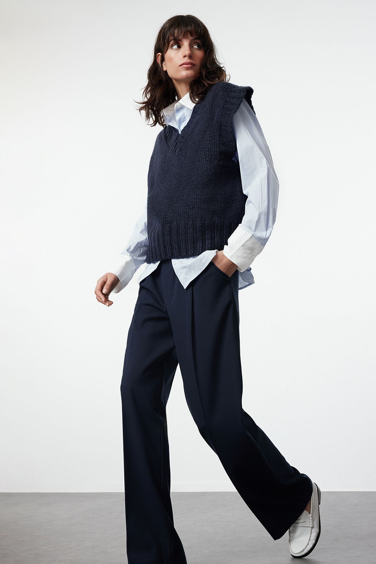 Trendyol Navy Blue Crop Soft Texture Knit Sweater