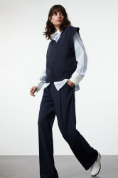 Trendyol Navy Blue Crop Soft Texture Knit Sweater