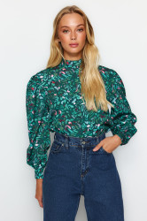 Trendyol zelená tkaná halenka se vzorem s vysokým výstřihem