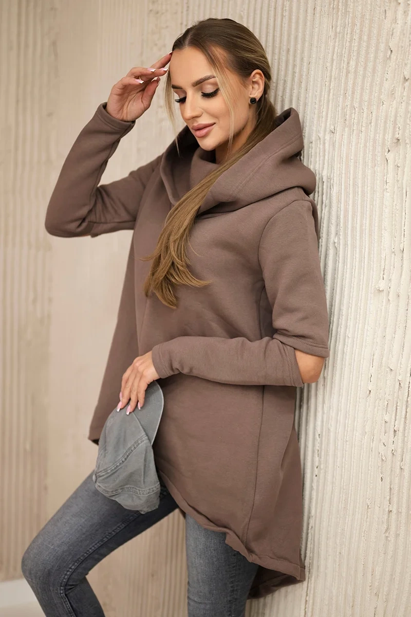 Zateplená mikina s delším zadním dílem mocca